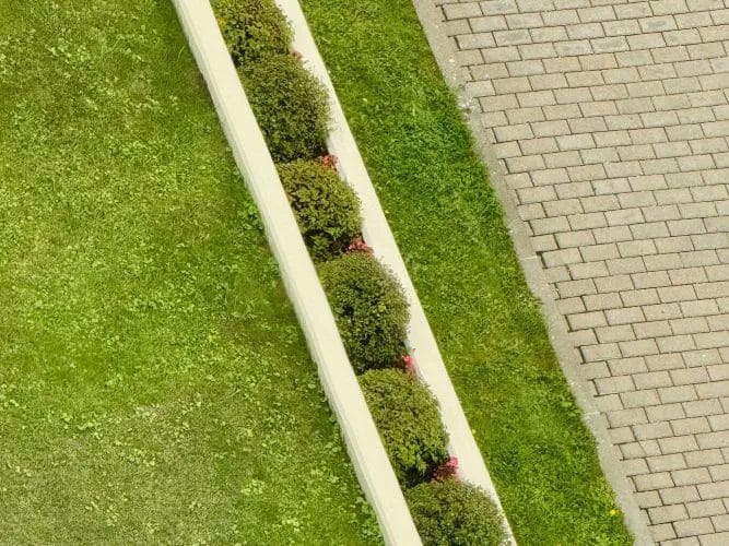 Stunning Lawn Edging Techniques for a Professional Look 1 Lawn Edging Techniques for a Professional Look 1