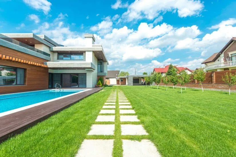 Stunning Lawn Edging Techniques for a Professional Look 9 Lawn Edging Techniques for a Professional Look 9